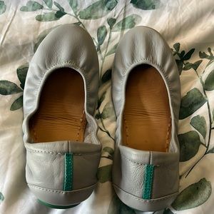 Dove gray tieks